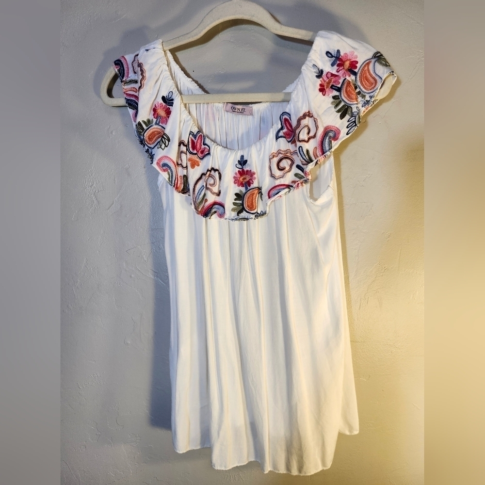 Own It Embroidered Neck Line Ruffled Collar White Top Sheer Made In Italy Sz M/L